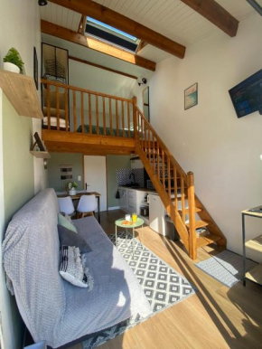 Studio lumineux et rénové en bord de mer